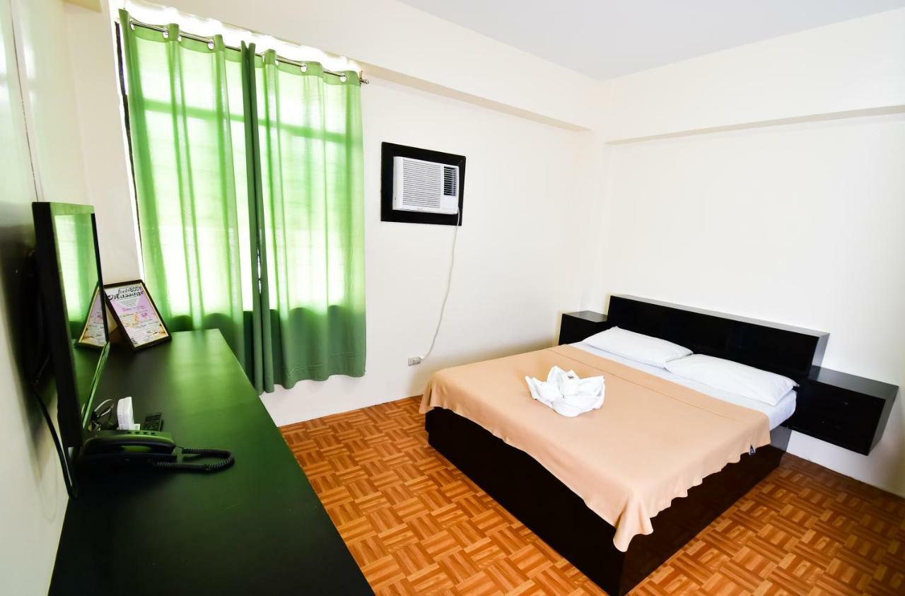 Casa Blanca Apartment Manila Exterior foto